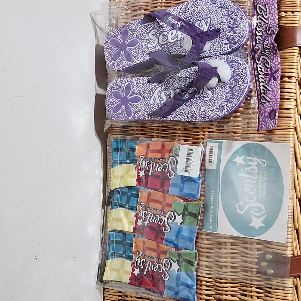SCENTSY Branded Consultant Lot  3 Items Medium Flip Flops Sticker Eye Glass Bags